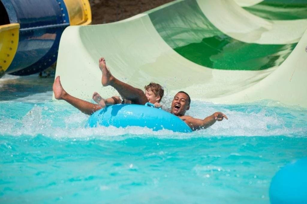 داي يوز إيسترن الجلالة أكوا بارك